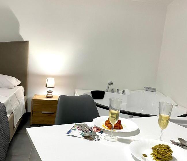 带大床的套房, Habitat Luxury Suites