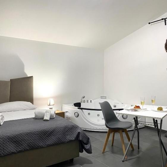 带大床的套房, Habitat Luxury Suites