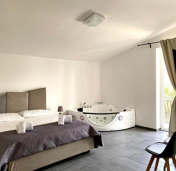 Люкс Кровать Кинг, Habitat Luxury Suites