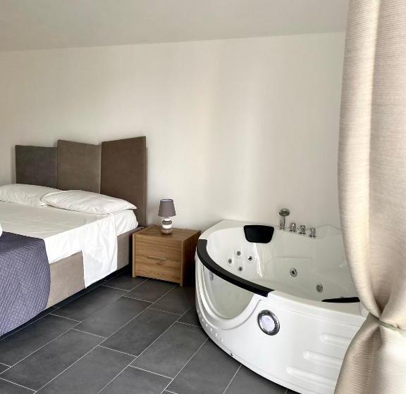 带大床的套房, Habitat Luxury Suites