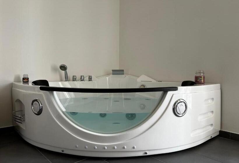 带大床的套房, Habitat Luxury Suites