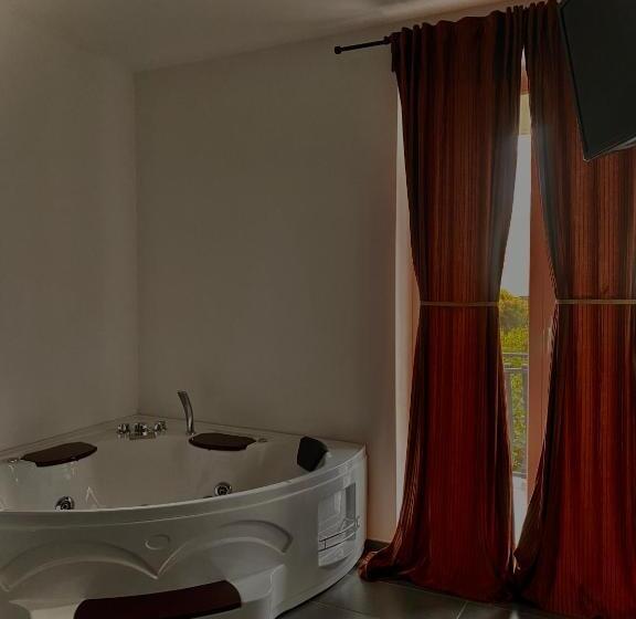 豪华套房, Habitat Luxury Suites