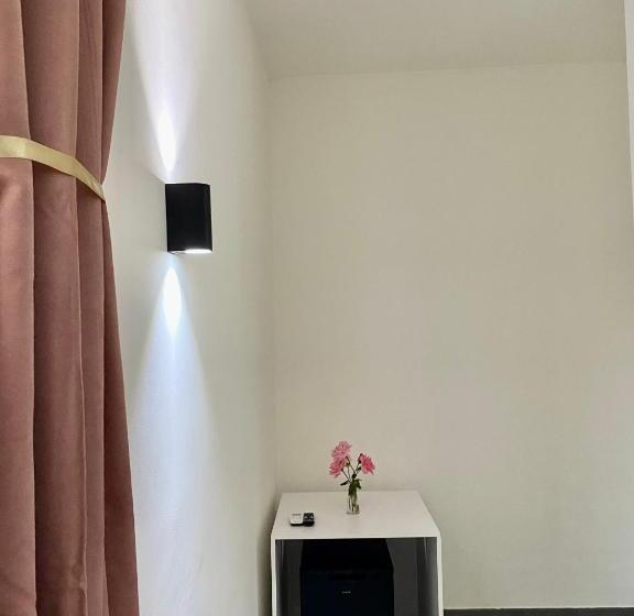 标准间, Habitat Luxury Suites