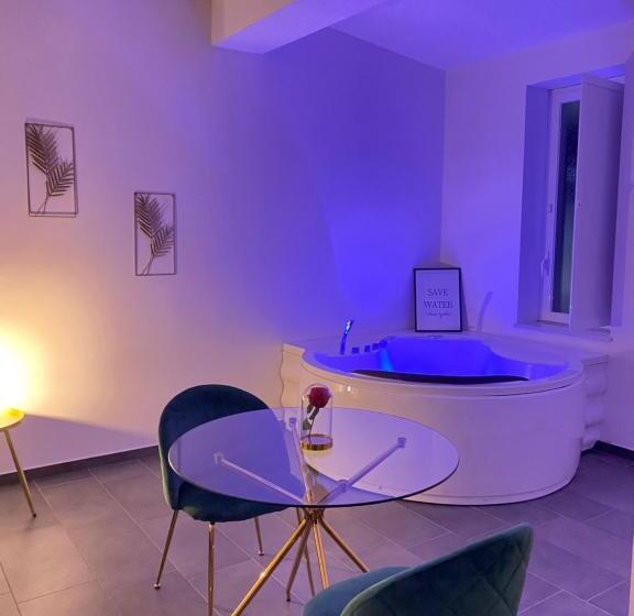 带按摩浴盆的套房, Habitat Luxury Suites