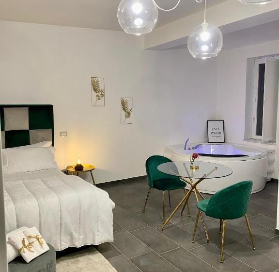 带按摩浴盆的套房, Habitat Luxury Suites