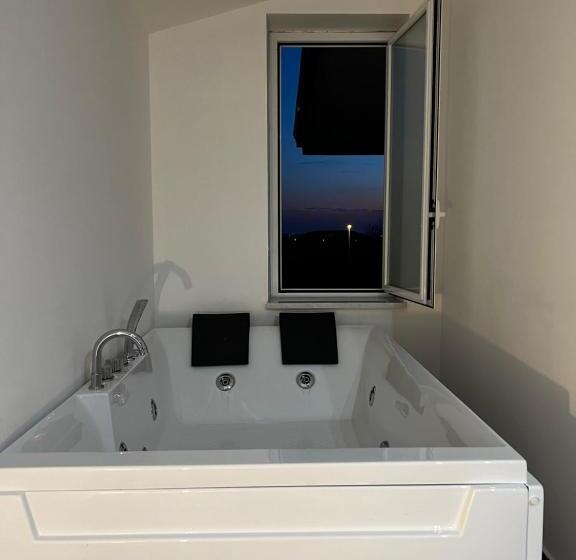 带按摩浴盆的套房, Habitat Luxury Suites