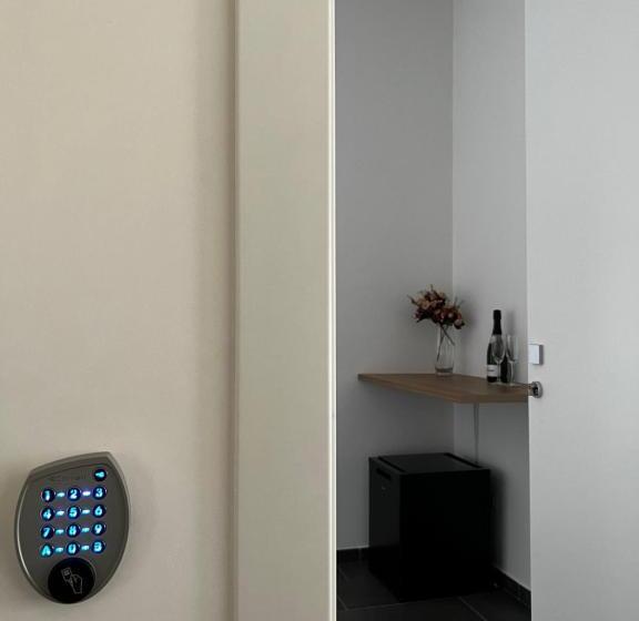 带大床的套房, Habitat Luxury Suites