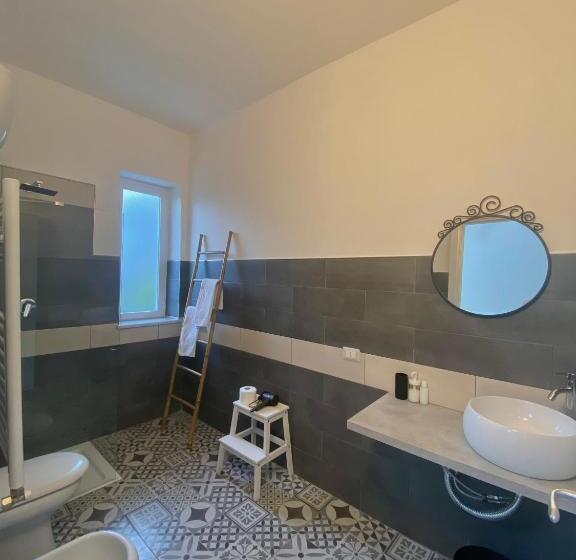 标准间, Habitat Luxury Suites