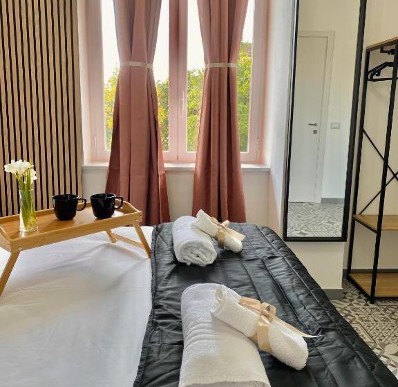 标准间, Habitat Luxury Suites