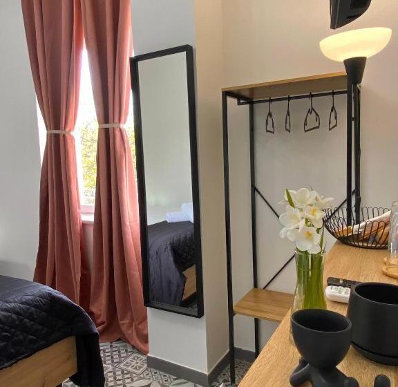 标准间, Habitat Luxury Suites