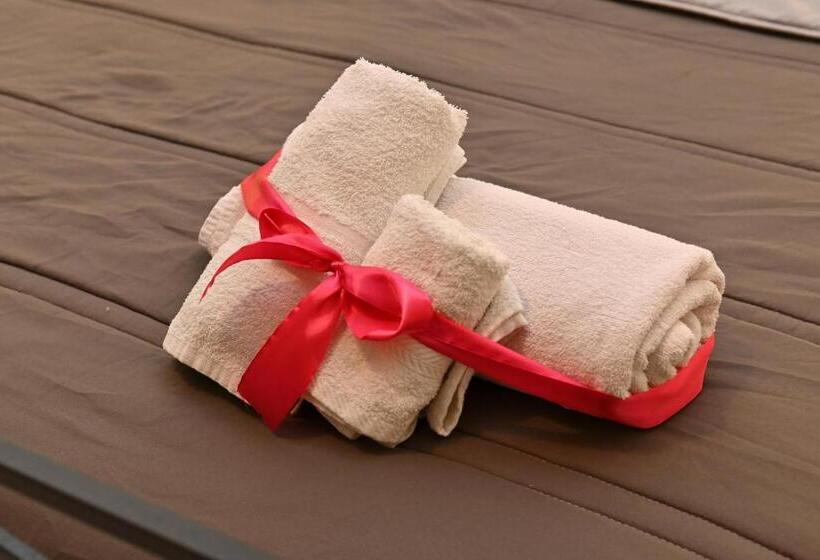 חדר סטנדרט עם מרפסת, B&b A Capua   I Portici Del Centro