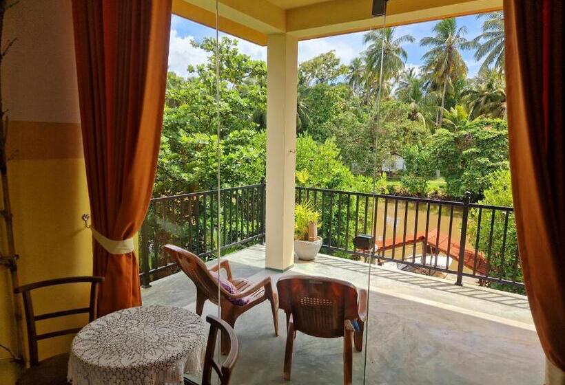 Номер Стандарт с Балконом, Nature Paradise Guesthouse