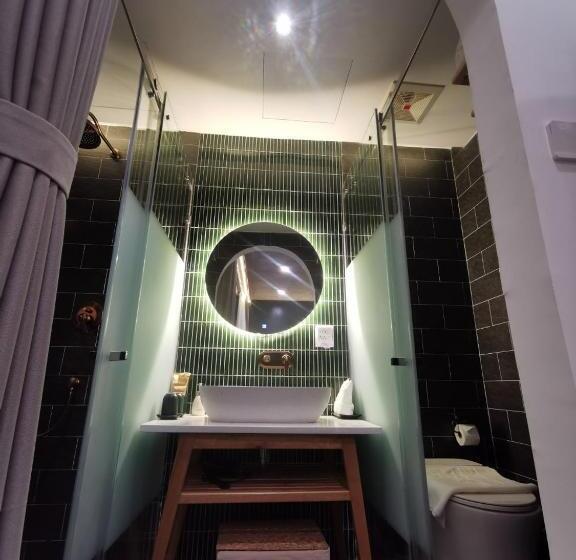 اتاق لوکس سه تخته, The Leaf Boutique Oceanfront