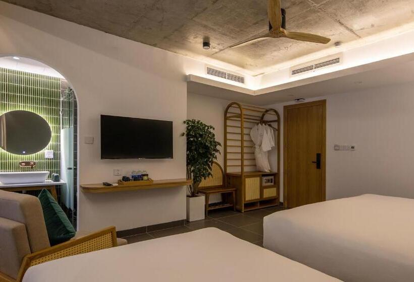 اتاق لوکس سه تخته, The Leaf Boutique Oceanfront