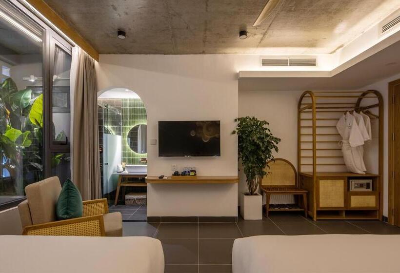 اتاق لوکس سه تخته, The Leaf Boutique Oceanfront