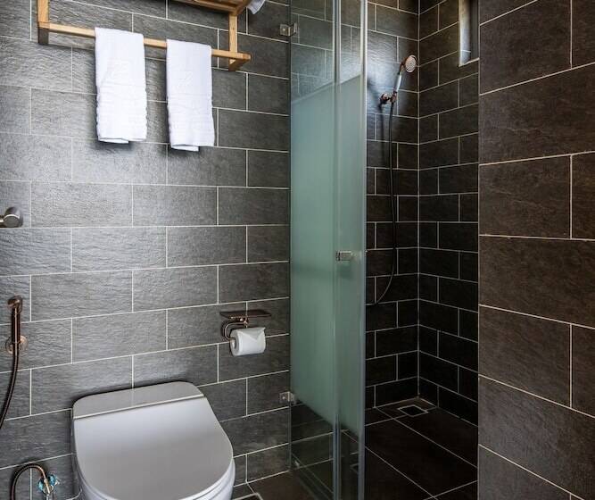 اتاق لوکس سه تخته, The Leaf Boutique Oceanfront