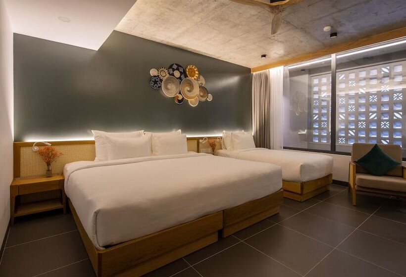 اتاق لوکس سه تخته, The Leaf Boutique Oceanfront