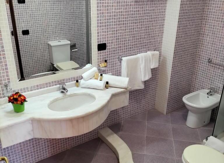 חדר אקונומי, Villa Gloria