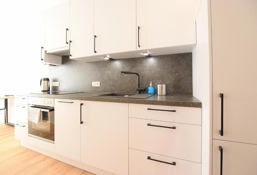 スーペリアスタジオ, Myquartier Central City Suites