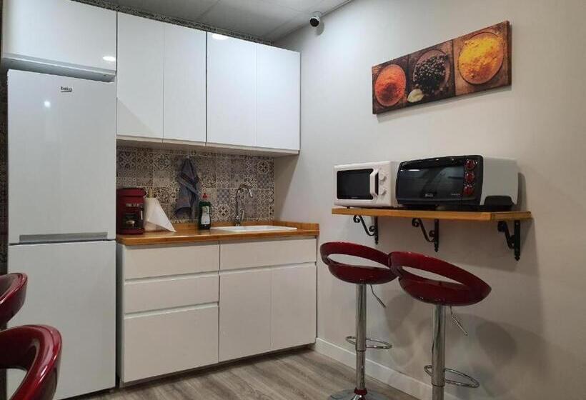 חדר סטנדרט יחיד מותאם לאדם עם מוגבלויות, Guggenheim Riverview Hbi01297