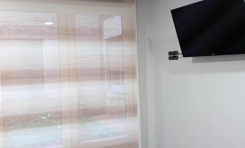 חדר סטנדרט יחיד מותאם לאדם עם מוגבלויות, Guggenheim Riverview Hbi01297