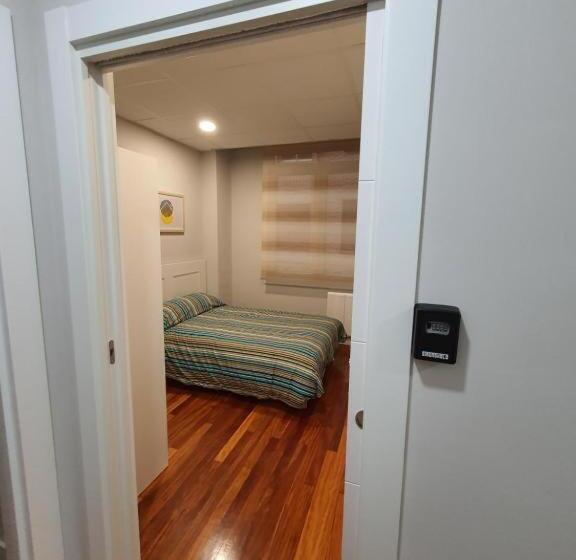 חדר סטנדרט יחיד מותאם לאדם עם מוגבלויות, Guggenheim Riverview Hbi01297