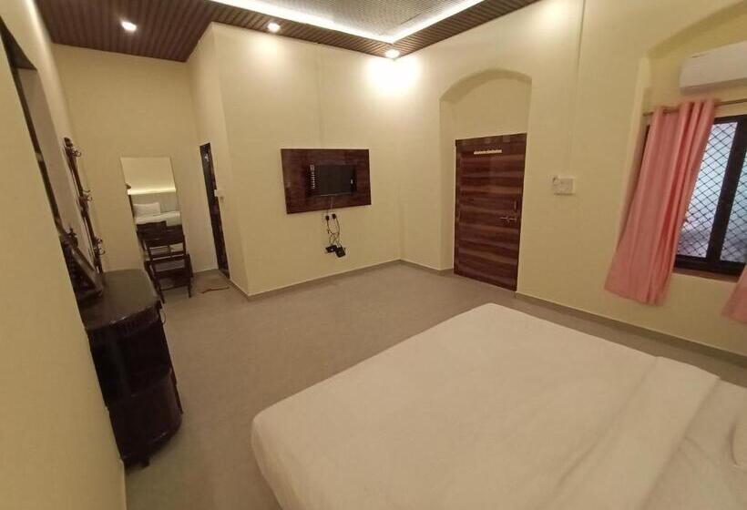 디럭스 룸, Laxmi