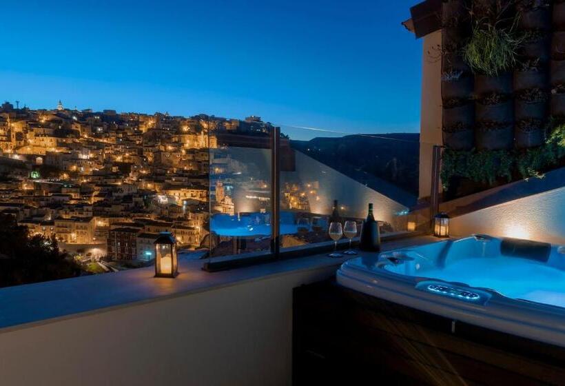 带按摩浴盆的套房, Dimora Bonafede Ibla Design Rooms