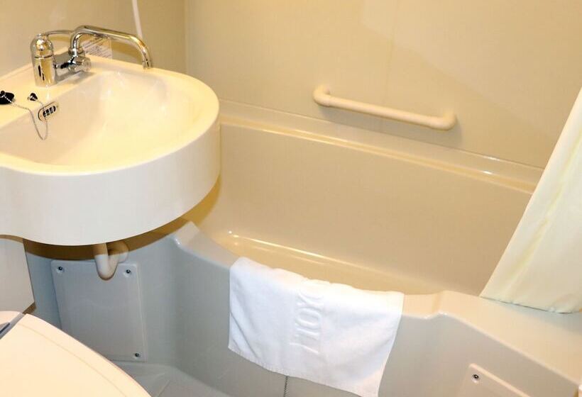 Номер Стандарт, Toyoko Inn Yokohama Shieichikatetsu Center Minamieki