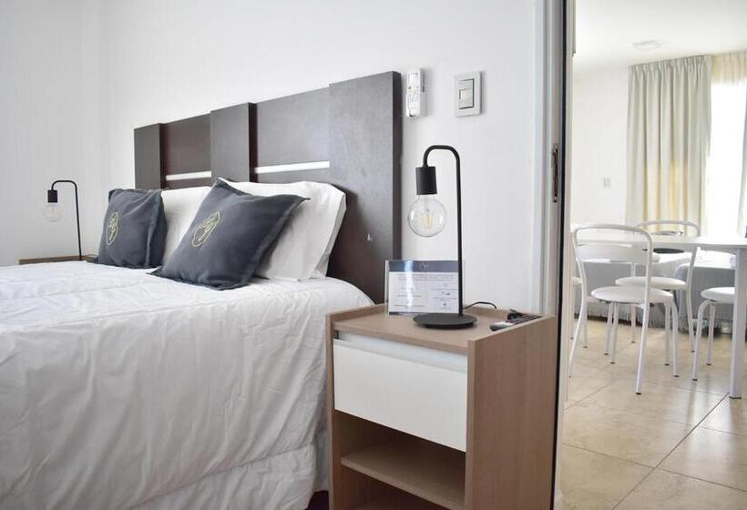 غرفة قياسية ثلاثية, La Gioconda Apart