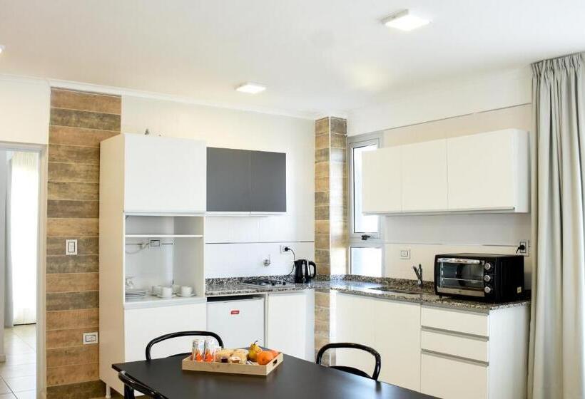 غرفة قياسية ثلاثية, La Gioconda Apart