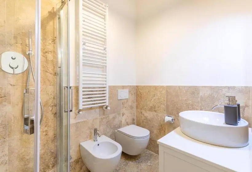 Comfort Kolmen Hengen Huone, L Acqua E La Pietra