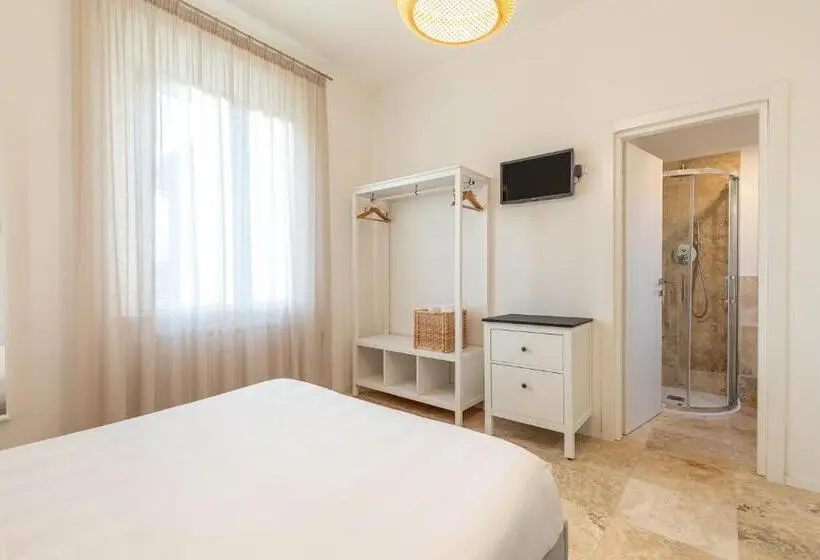 Comfort Kolmen Hengen Huone, L Acqua E La Pietra