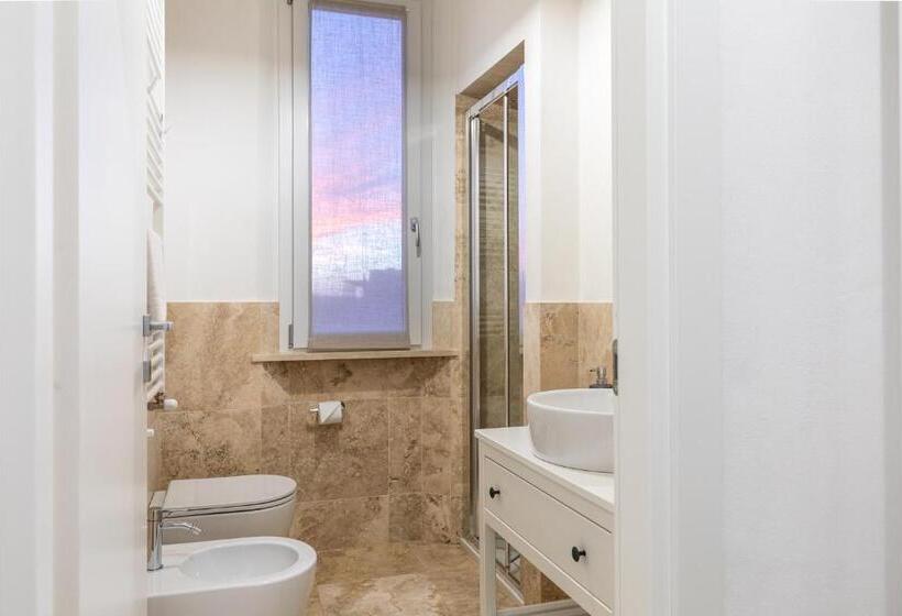 Студио Стандарт с Балконом, L Acqua E La Pietra