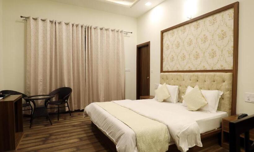 스탠다드 룸 킹사이즈 침대, Le Halcyon Kasauli