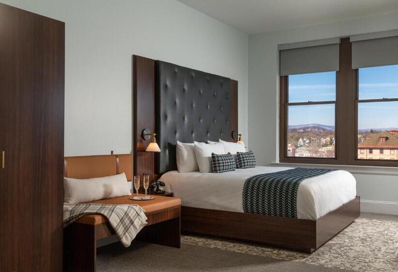 غرفة قياسية سرير كينج, The Liberty Trust