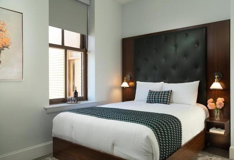 غرفة قياسية, The Liberty Trust