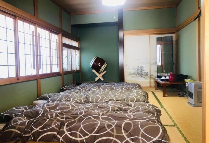 家庭间, 津軽三味線と民謡 ゲストハウス繭子の宿