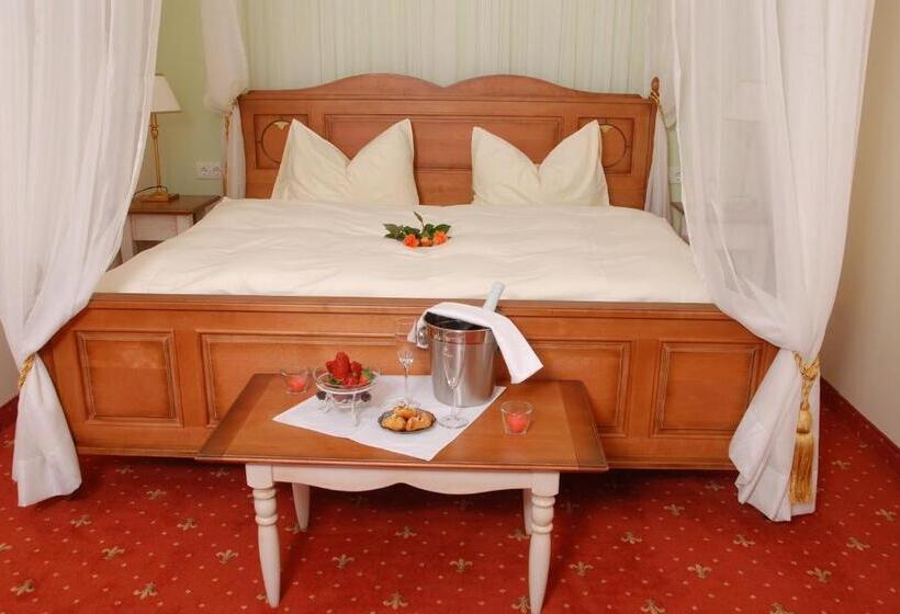 جناح, Der Winzerhof