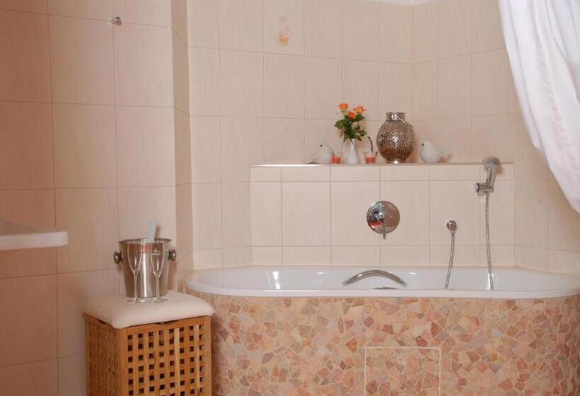 جناح, Der Winzerhof