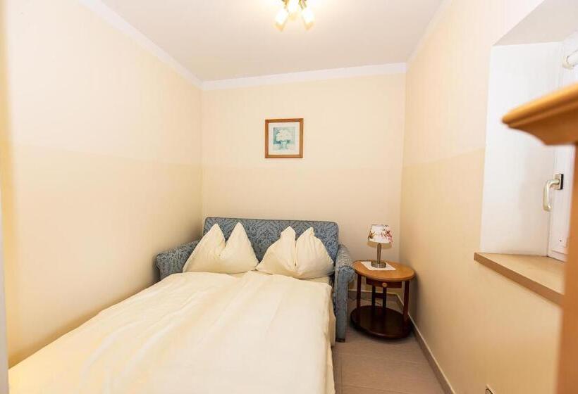 غرفة عائلية, Der Winzerhof