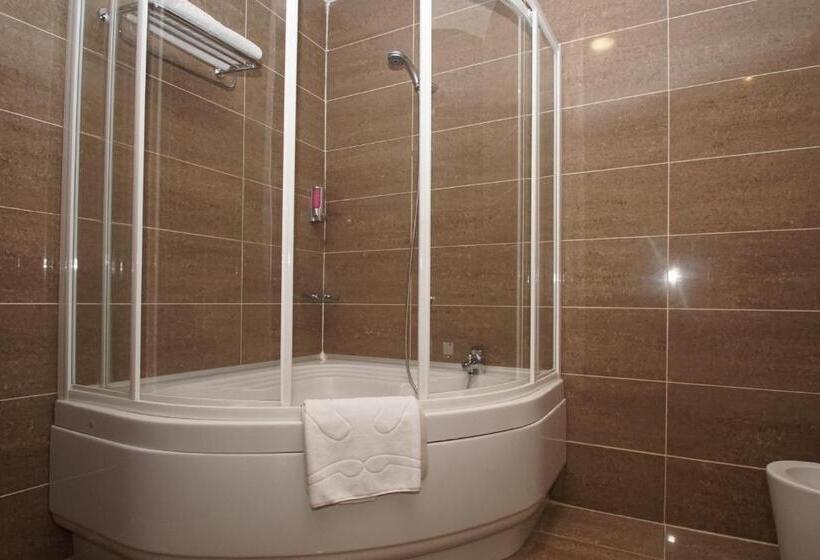 سوییت, Grand Hotel Victory