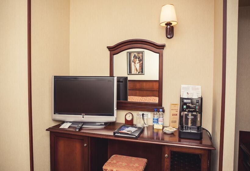 اتاق استاندارد با چشم‌انداز دریا, Grand Hotel Victory