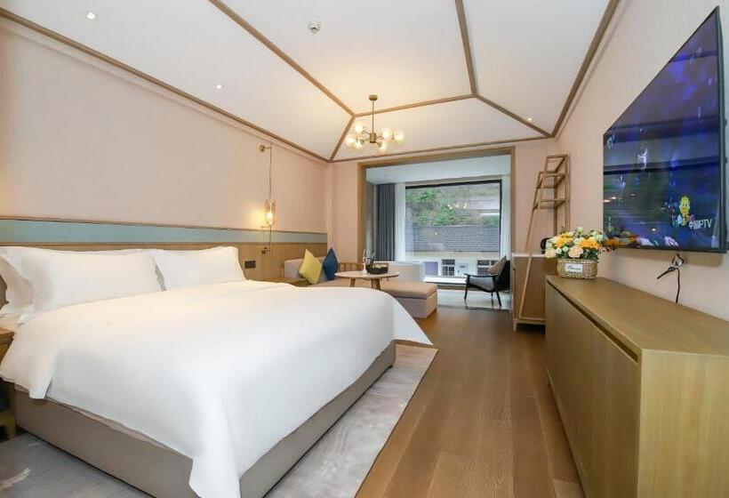 Номер Deluxe, Qianhe Rezen