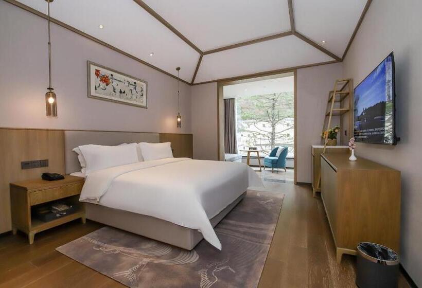 Номер Deluxe, Qianhe Rezen