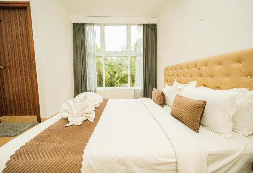 Президентский Люкс, Shelter Beach Resort