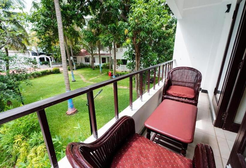 Люкс Повышенной Комфортности, Shelter Beach Resort