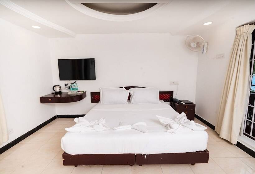 Люкс Повышенной Комфортности, Shelter Beach Resort