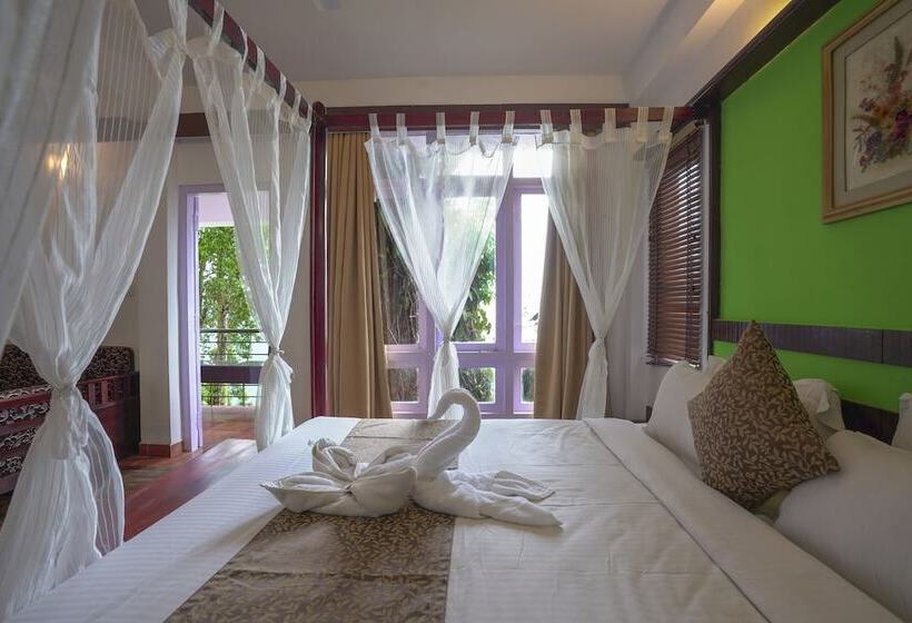 اتاق لوکس, Tea Valley Resort, Munnar