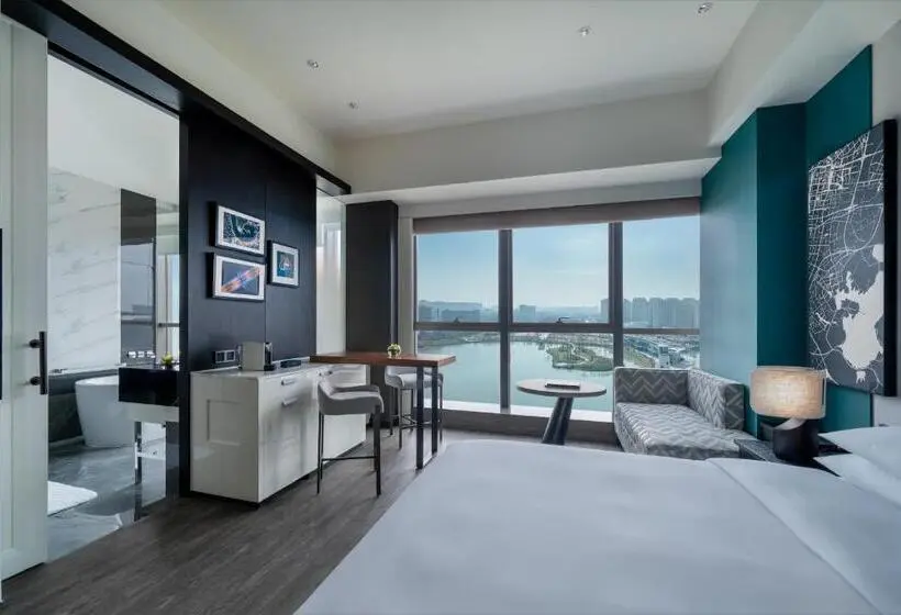 キングサイズベッドのデラックスルーム, Hyatt Centric Lakeside Ningbo